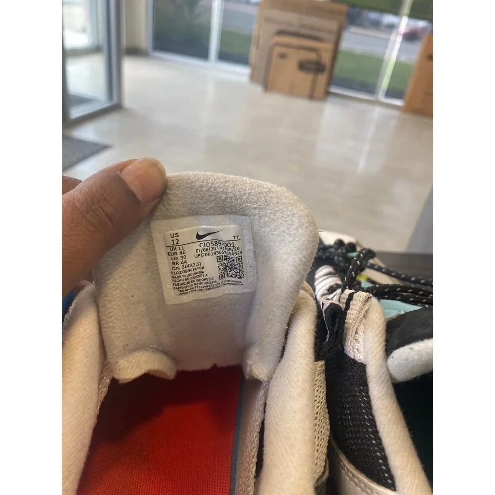 Nike - Picture 5 of 9